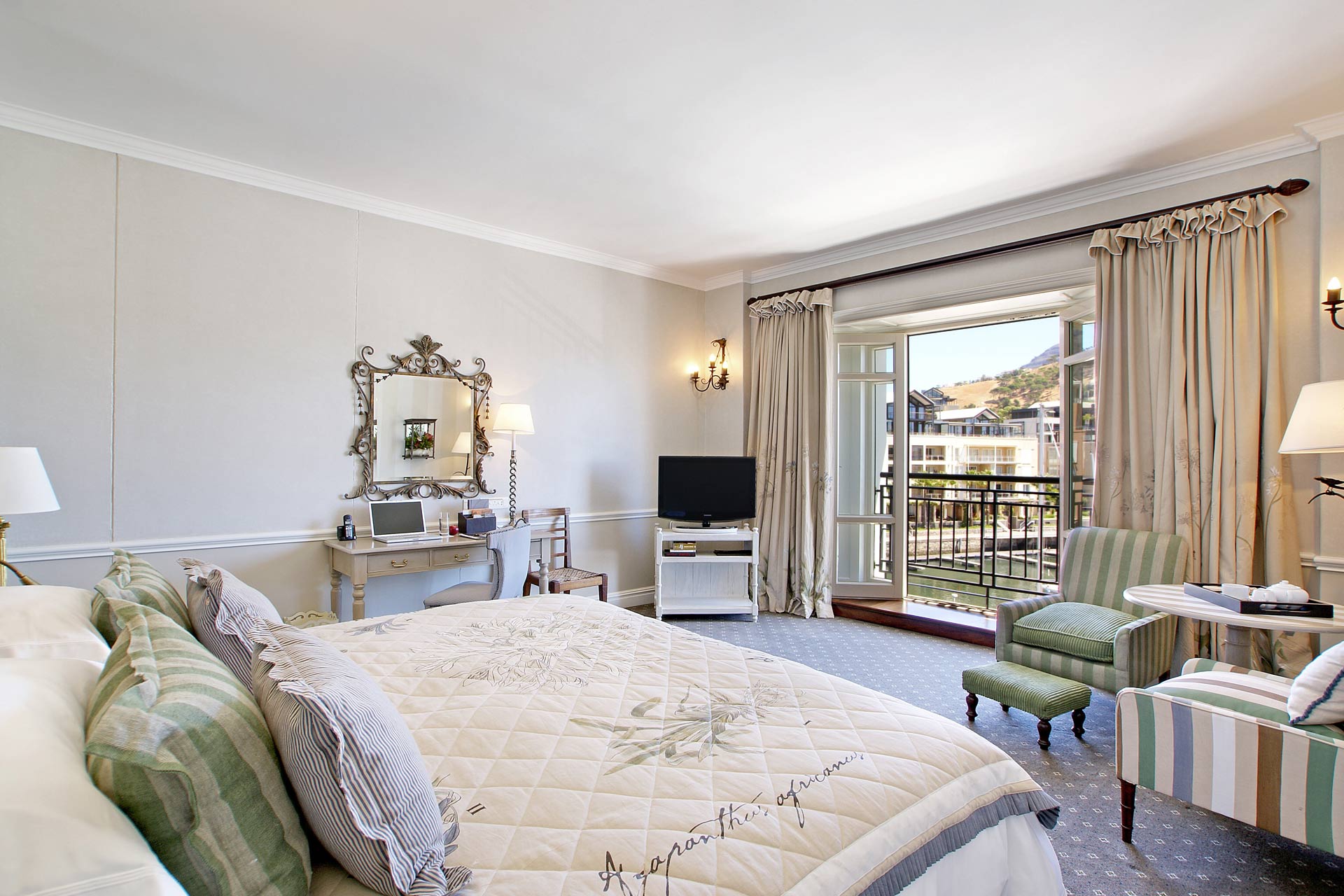 Cape Grace Hotel Guestroom