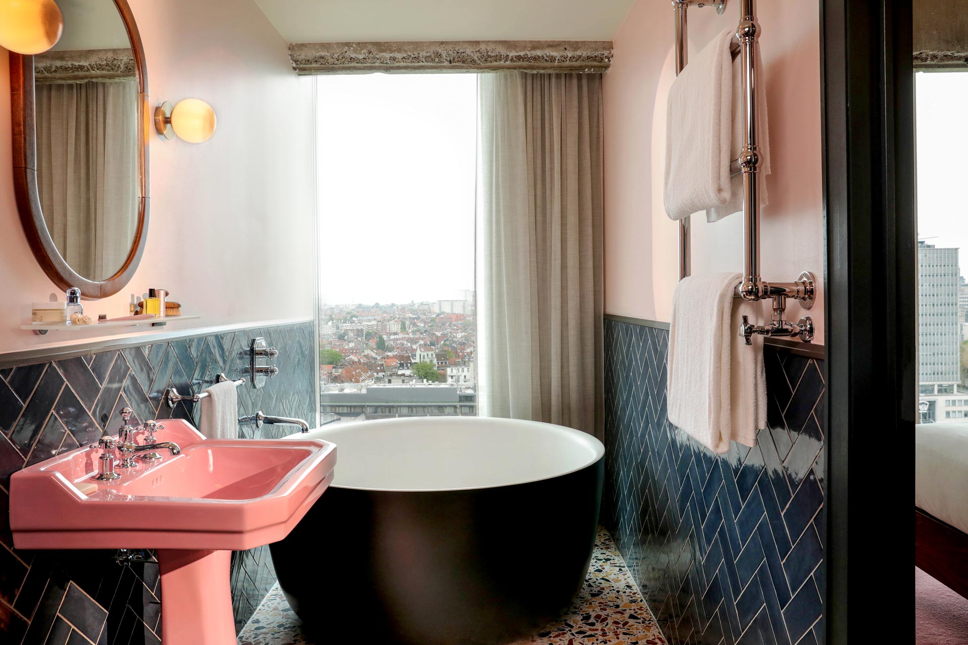The Hoxton Brussels Guestroom Bathroom