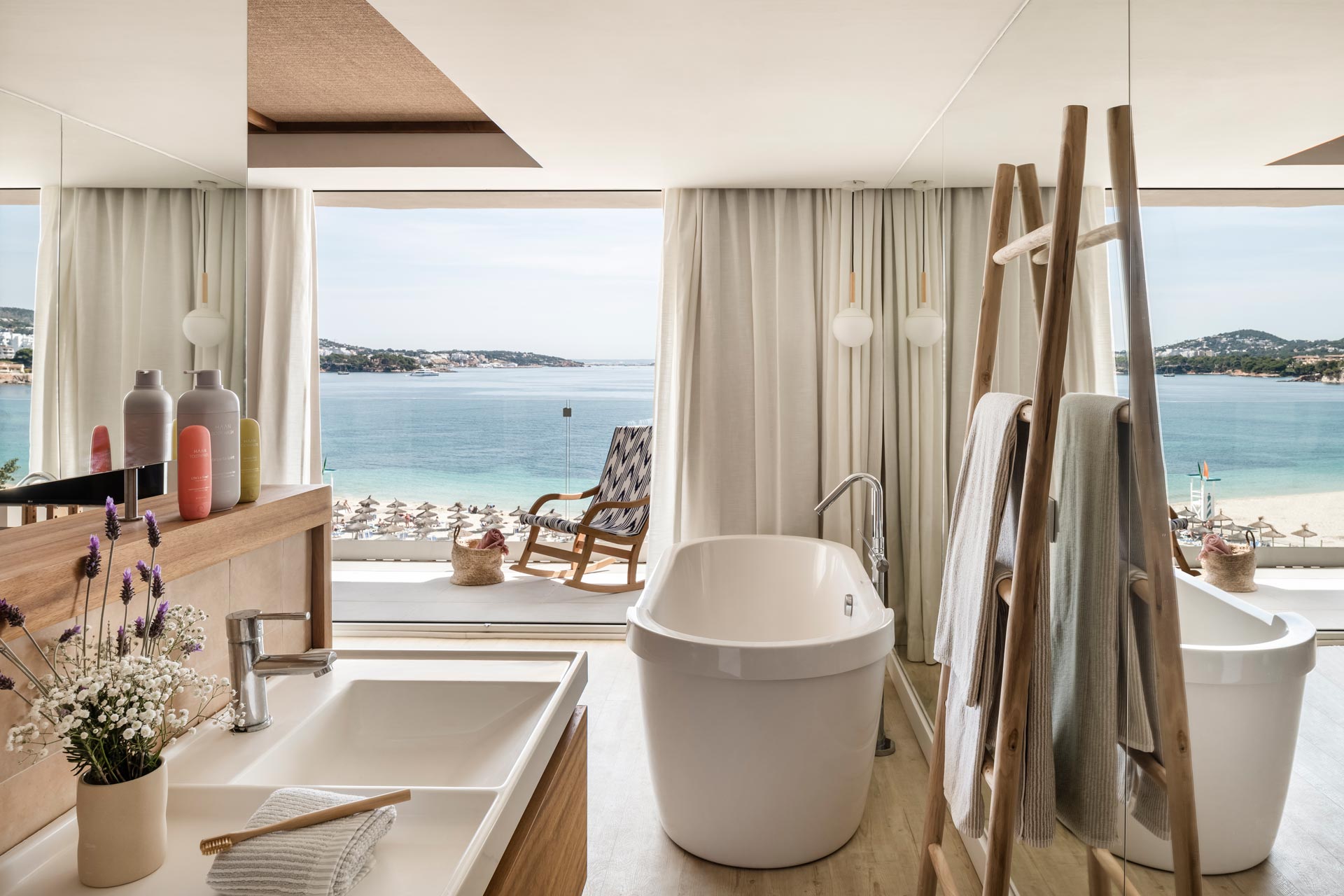 Zel Mallorca Guestroom Bathroom