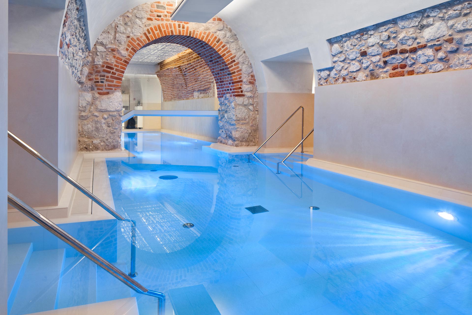 Wyndham Grand Krakow Pool