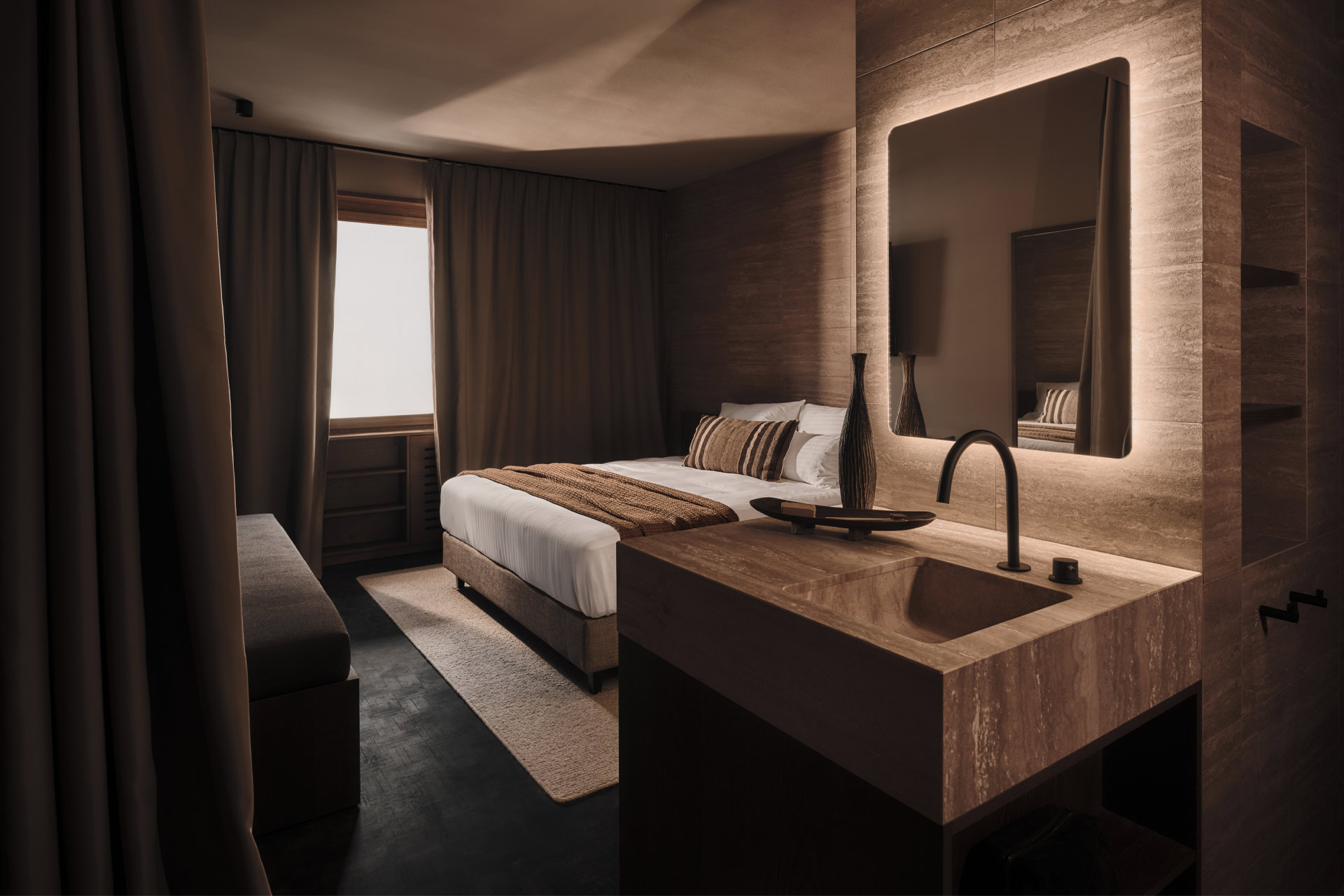 Casa Cook Madonna guestroom