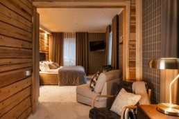 Skyra Retreat guestroom