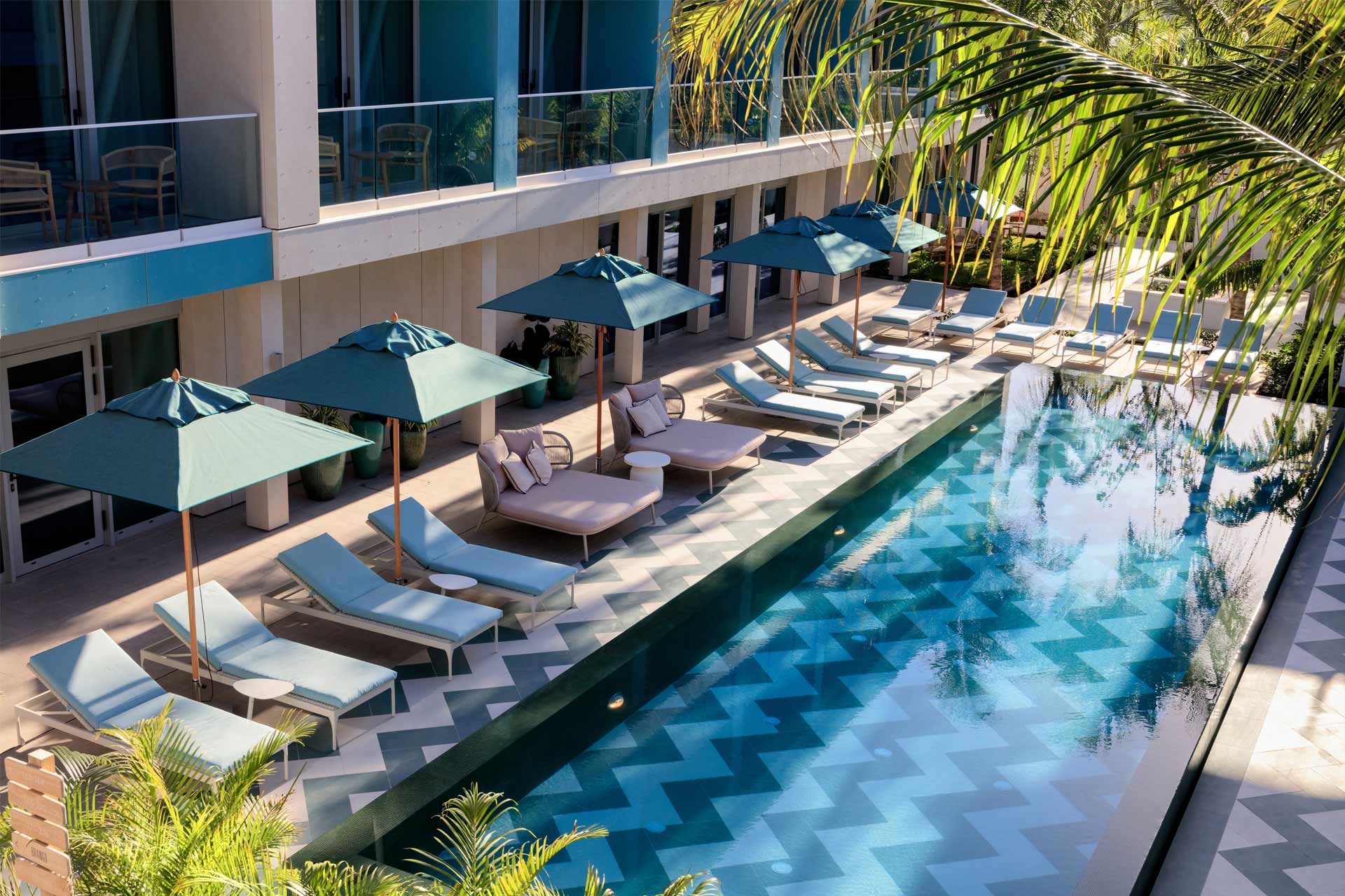 Hotel Indigo Turks & Caicos Grace Bay pool