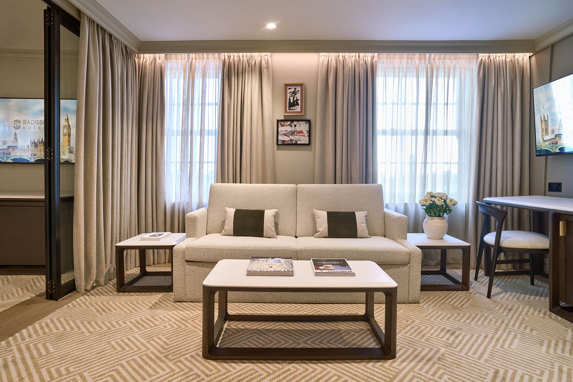 Parla Radisson Blue lounge design 