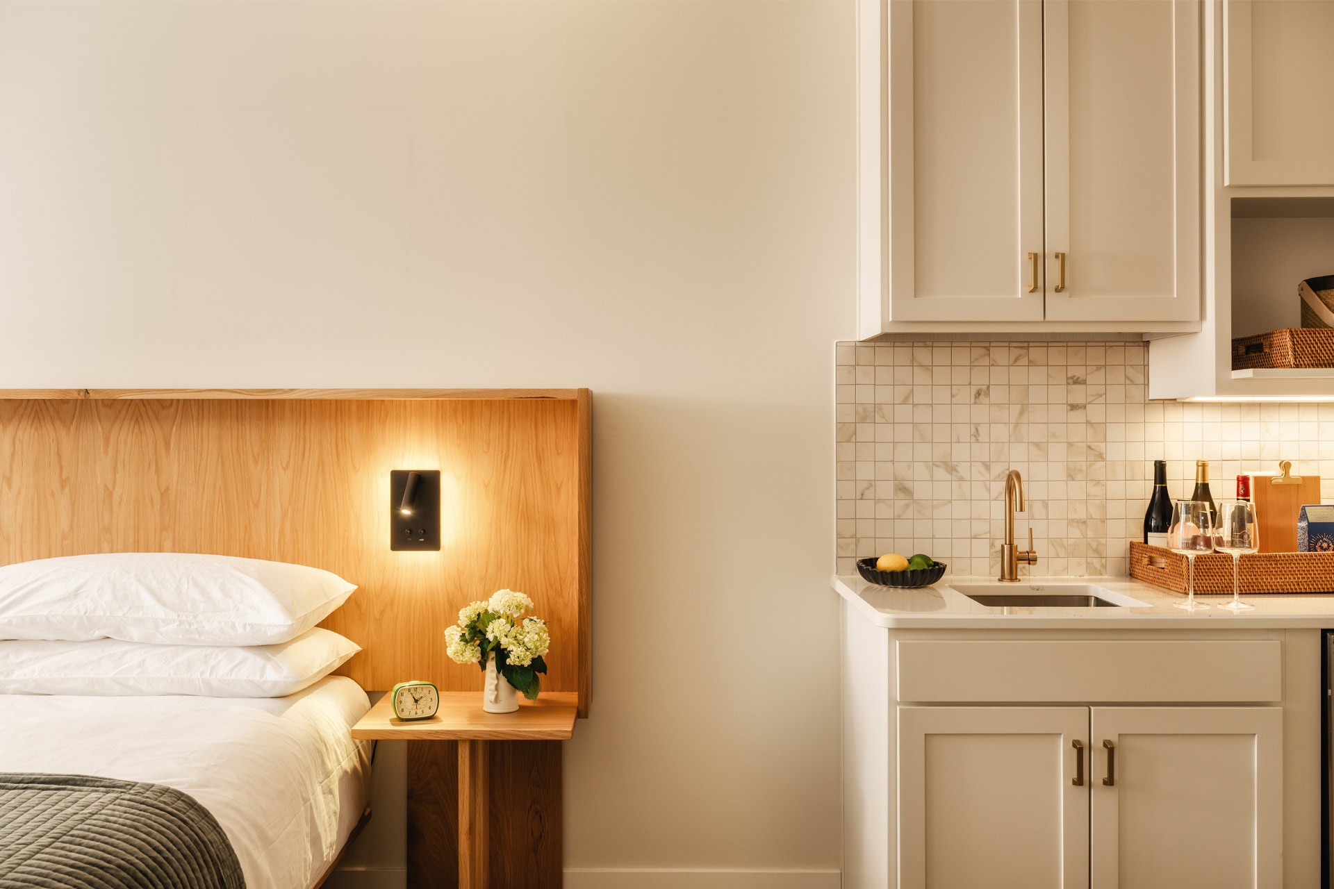 Dexter Hotel kitchenette