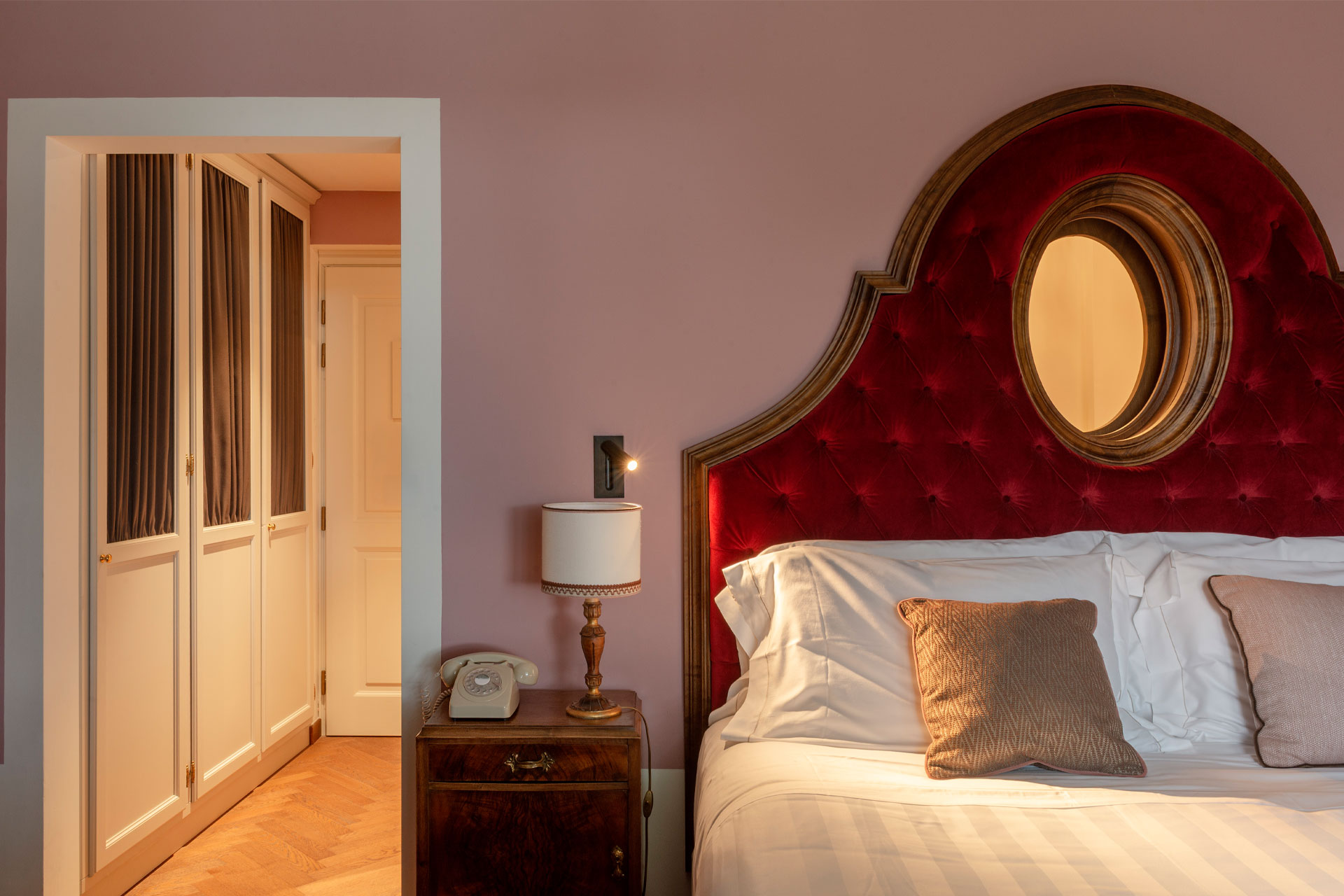 Hotel La Posta guestroom