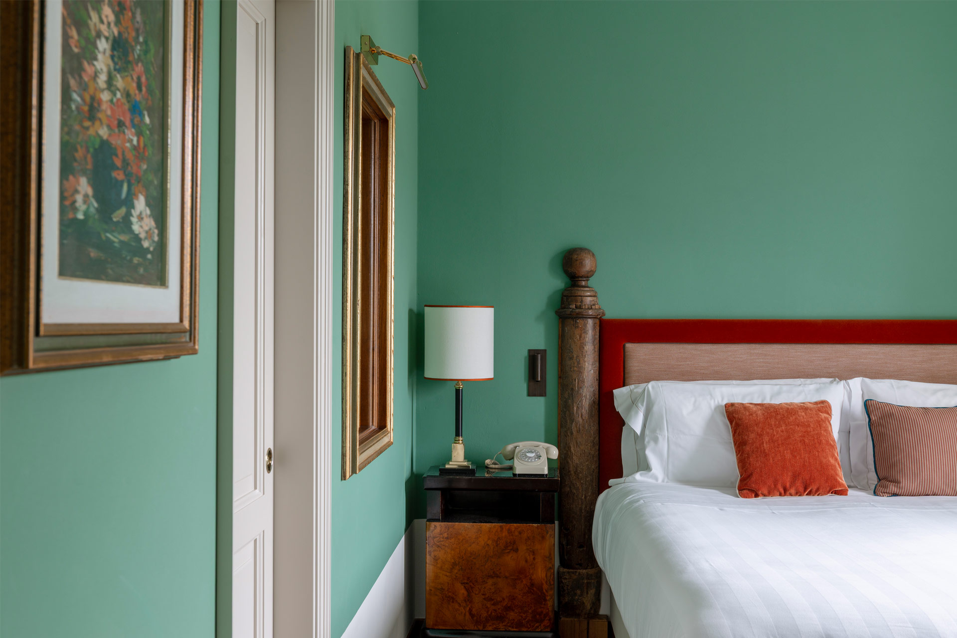 Hotel La Posta guestroom