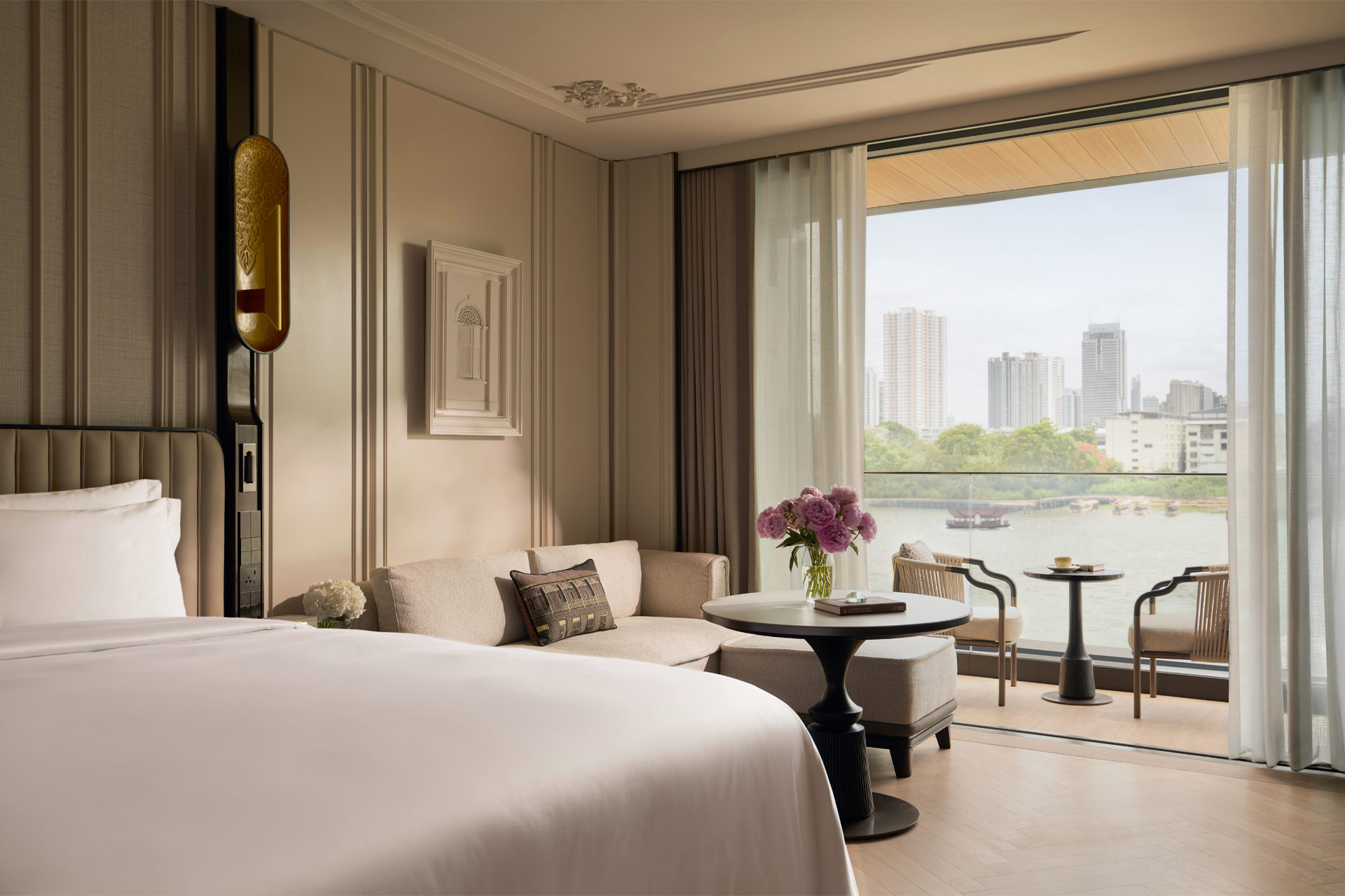 The Langham, Custom House, Bangkok guestroom