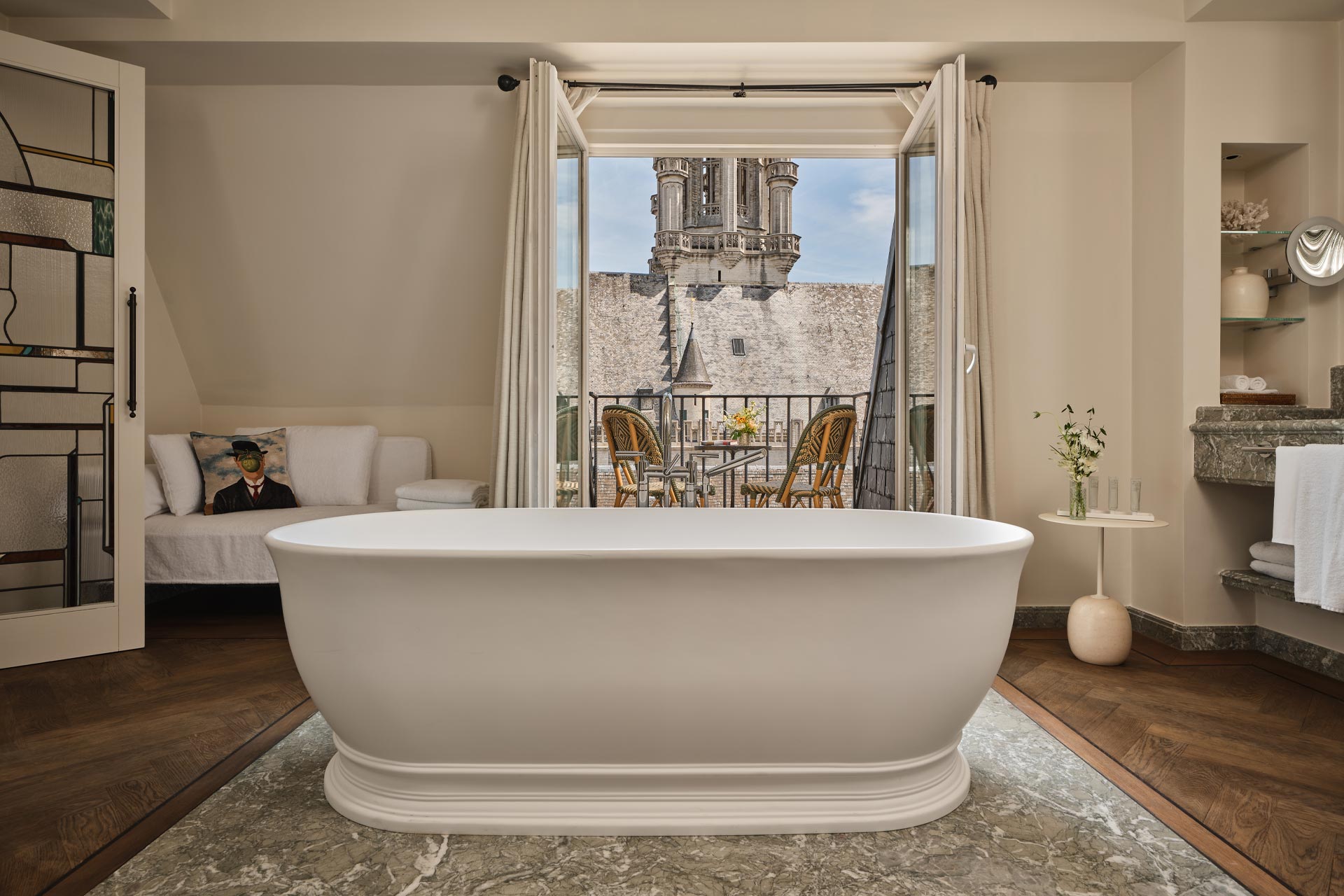 Hotel Amigo Blaton Suite bathroom