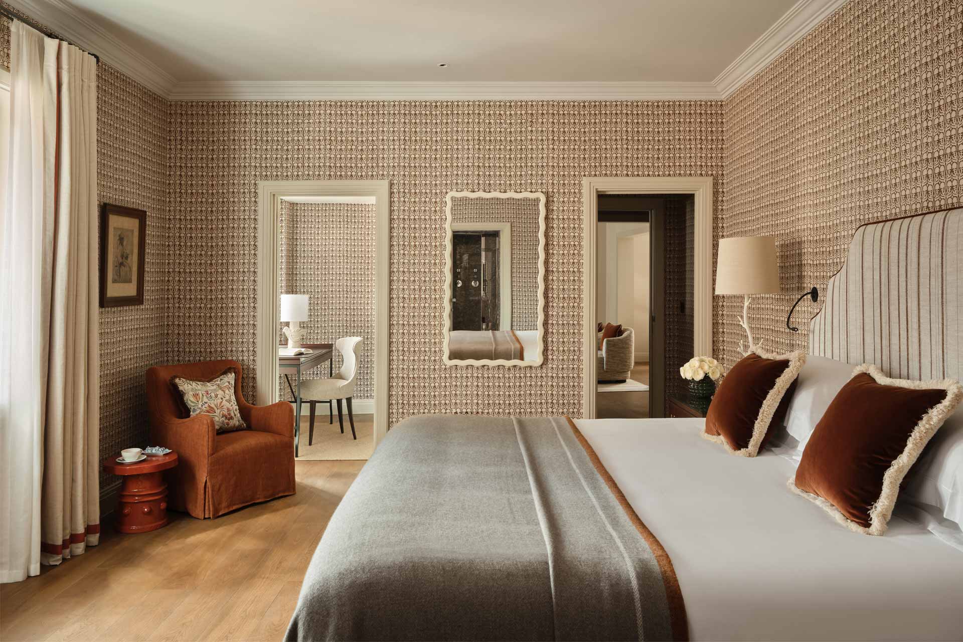 Hotel Amigo Grand Place Suite bedroom